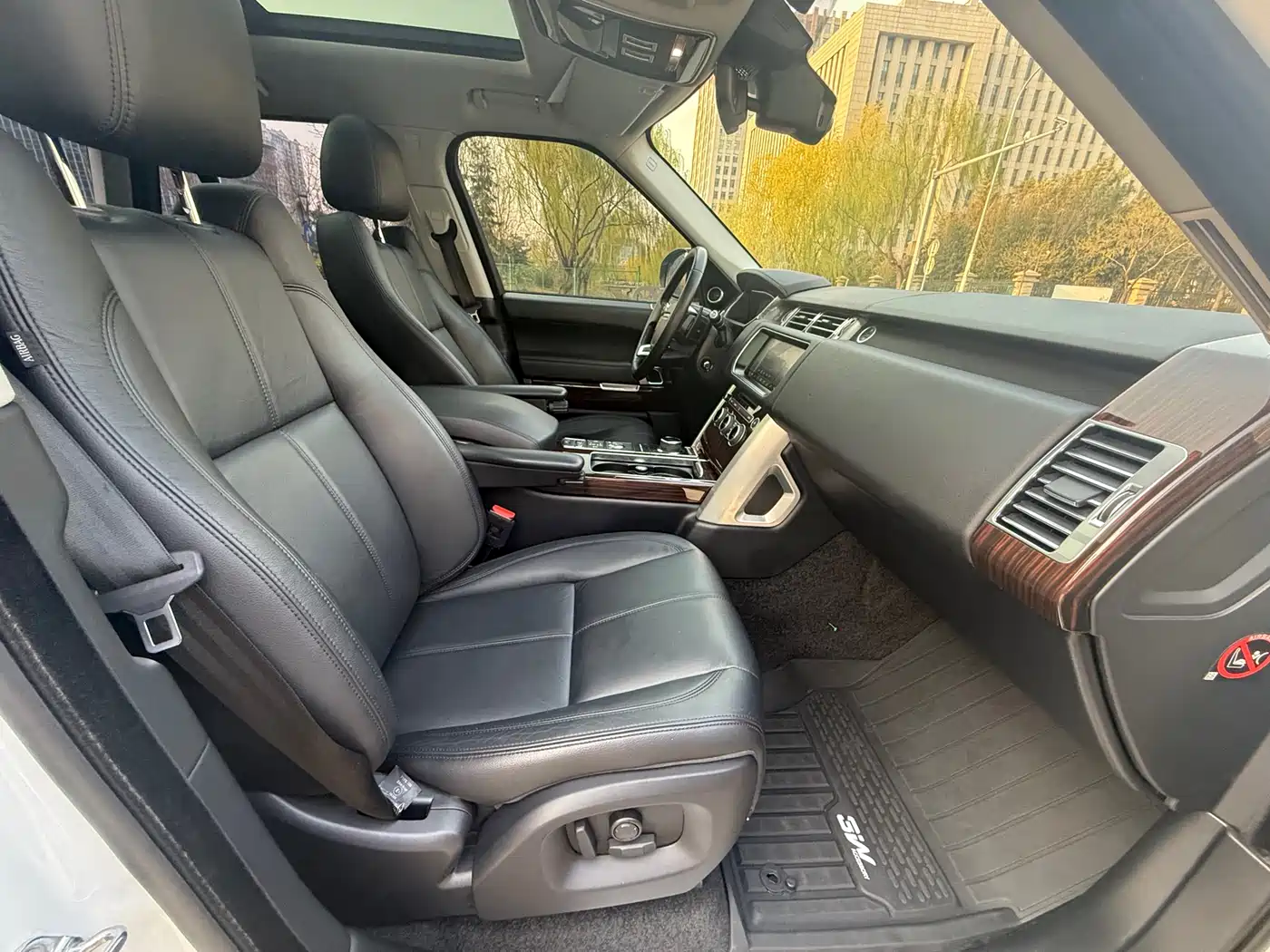 Land Rover Range Rover 2018 3.0 SC V6 Golden Age Edition фото 16