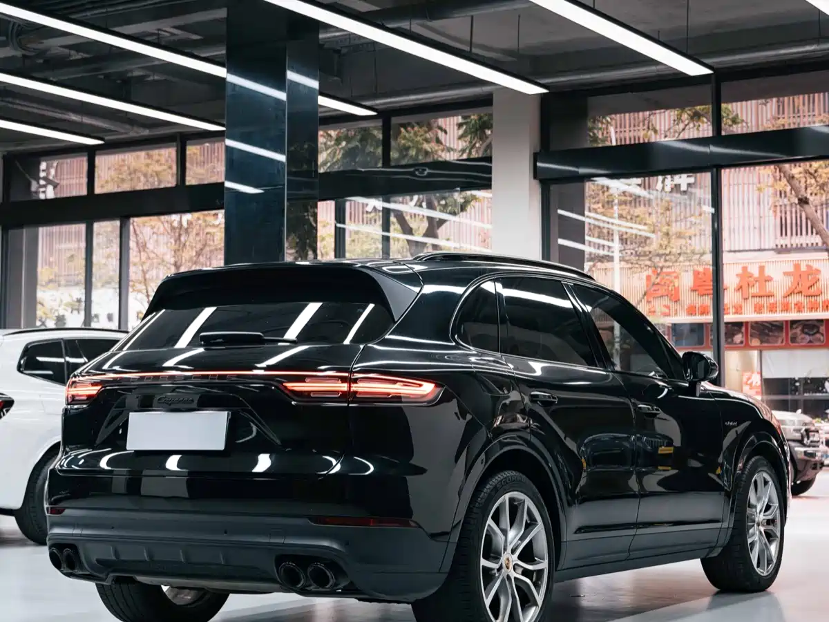 Porsche Cayenne New Energy 2023 Cayenne E-Hybrid 2.0T Platinum Edition фото 3