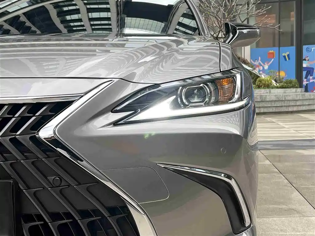 Lexus ES 2023 200 Excellence Edition фото 14