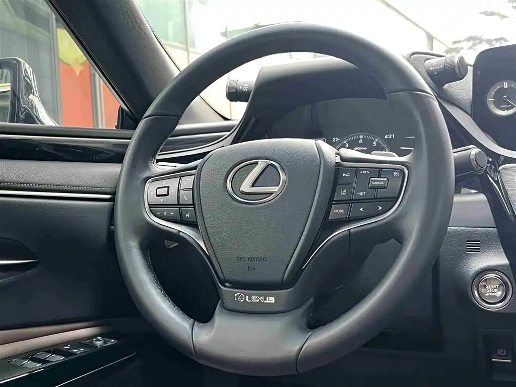 Lexus ES 2023 200 Excellence Edition фото 35