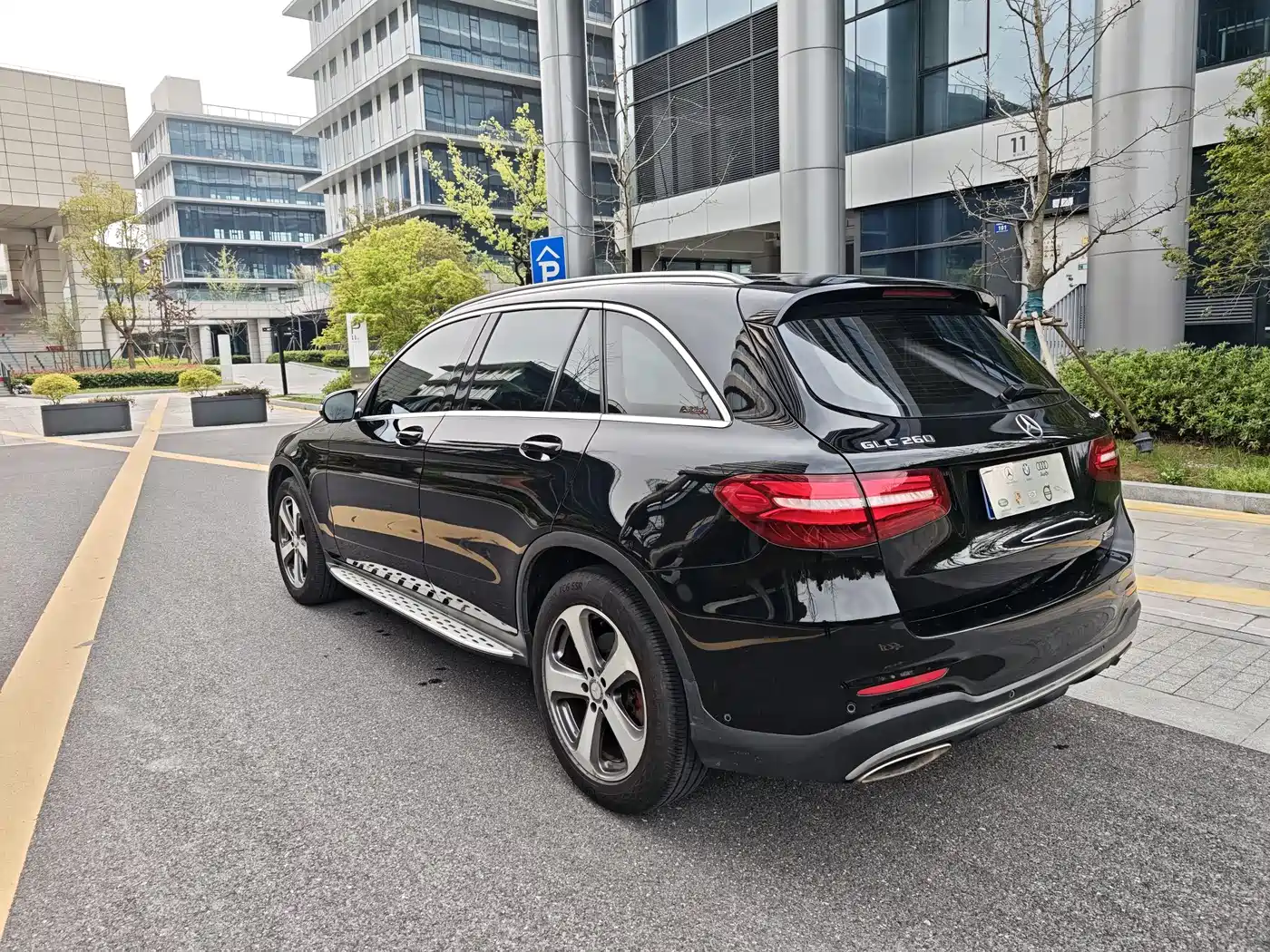 MERCEDES-BENZ GLC