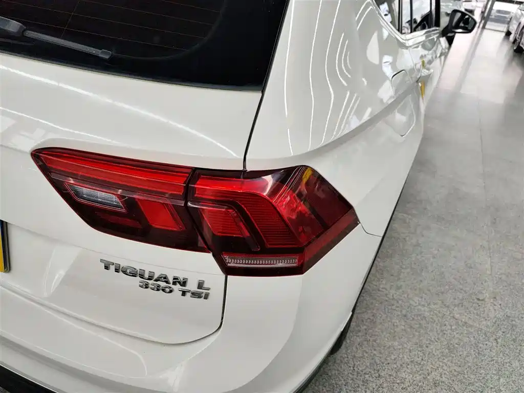 Volkswagen Tiguan L 2017 330TSI Automatic 2WD Comfort Edition фото 8