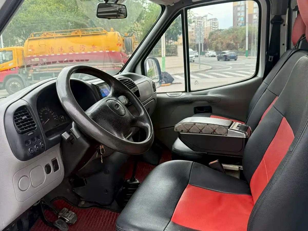 Ford Classic Transit 2016 2016 Model 2.8T Diesel Short Wheelbase 6-Seat Medium Roof Multi-Purpose Vehicle JX493ZLQ4