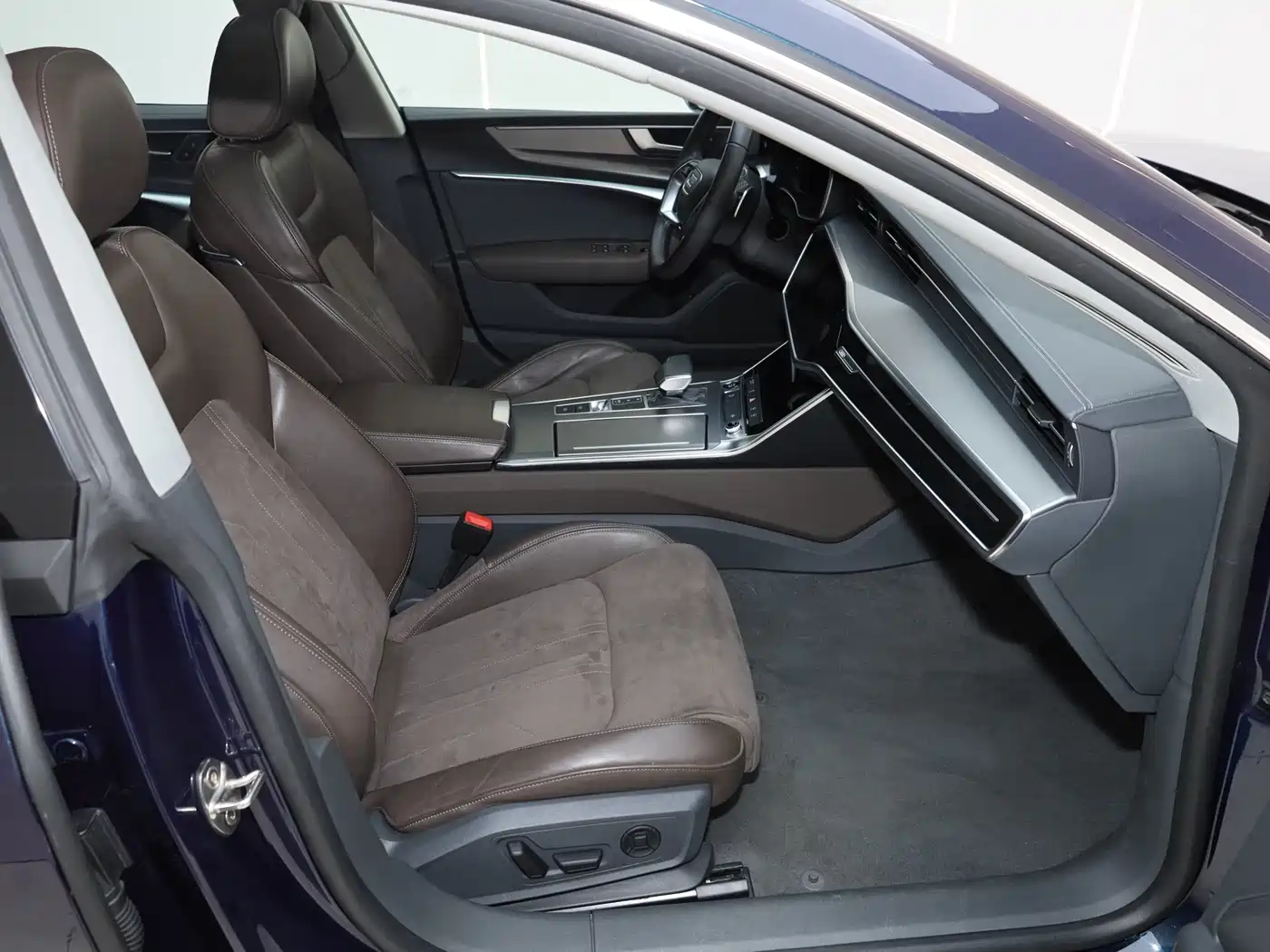 Audi A7L 2024 45TFSI S-line Dream Edition Crystal Package фото 25