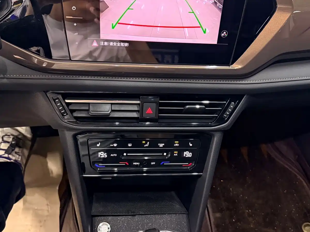 Volkswagen Tharu 2022 280TSI FWD Luxury Edition фото 9