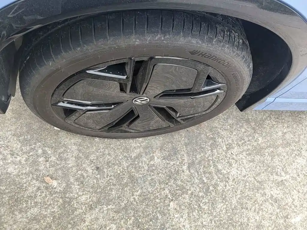 Photo 23 - Volkswagen Tiguan L