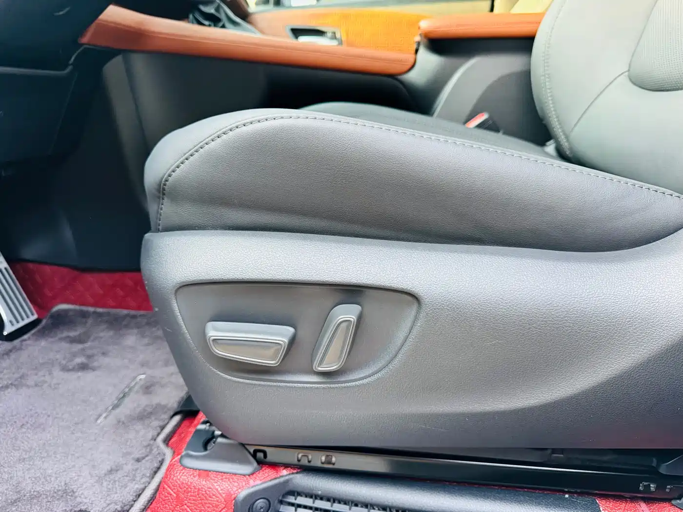 Toyota Sienna 2024 2.5L Hybrid 4WD Premium Edition фото 15
