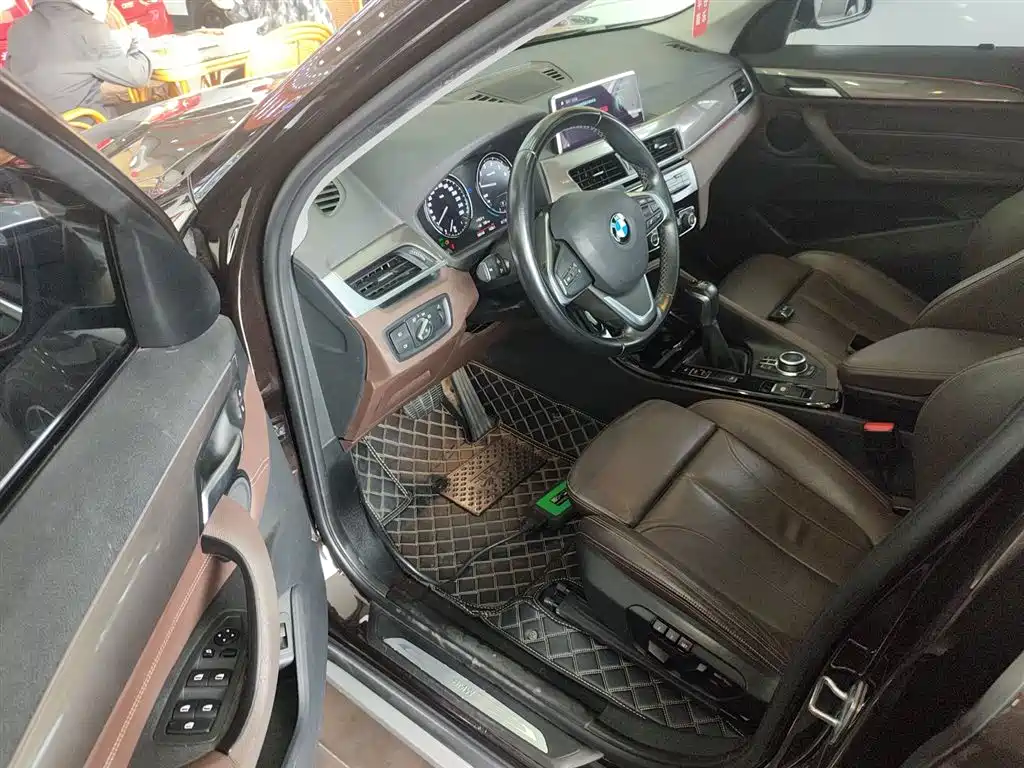BMW X1 2019 xDrive20Li Premium Model фото 16