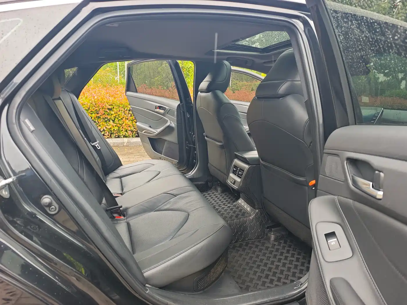 Toyota Avalon 2019 Hybrid 2.5L Luxury Edition China V фото 6