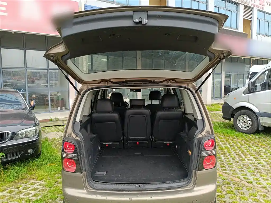 Volkswagen Touran 2015 1.4T DSG Comfort Edition 5-seater фото 19