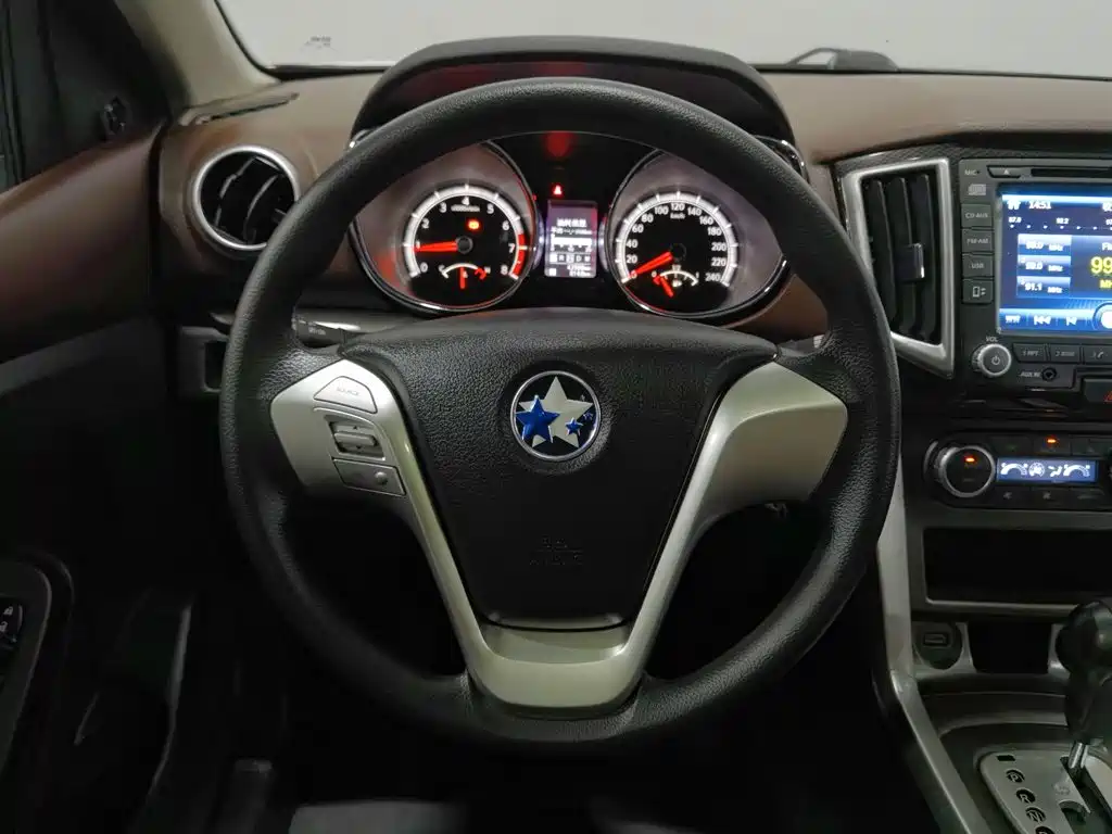 Venucia T70X 2016 2015 2.0L CVT Smart Fun Sport Edition