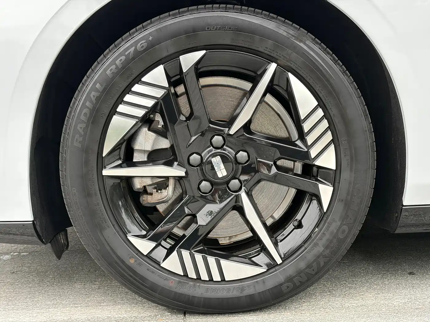 Geely Galaxy Galaxy E8 2024 2024 550km RWD PRO