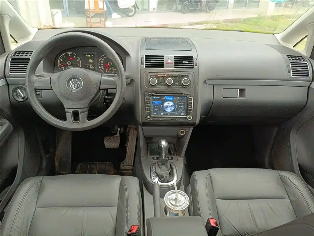 Volkswagen Touran 2015 1.4T DSG Comfort Edition 5-seater фото 10