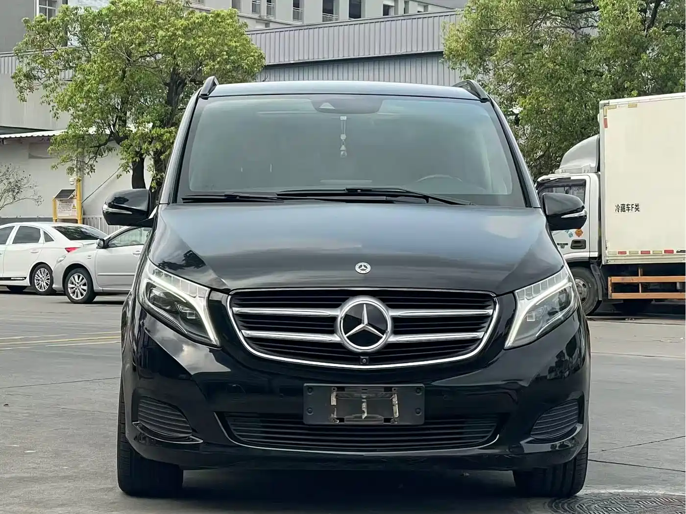 Mercedes-Benz V-Class 2017 Model V 260 L Premium Extended Edition фото 2