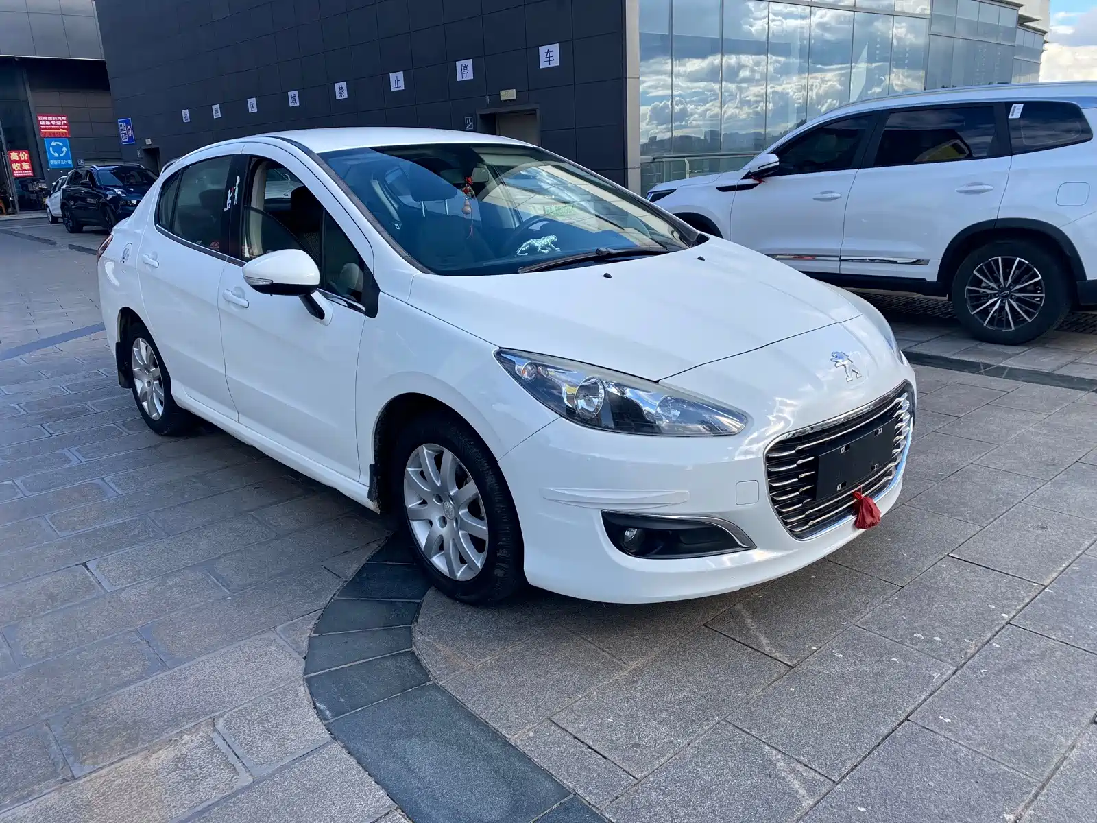 Фото 2 - Peugeot 308