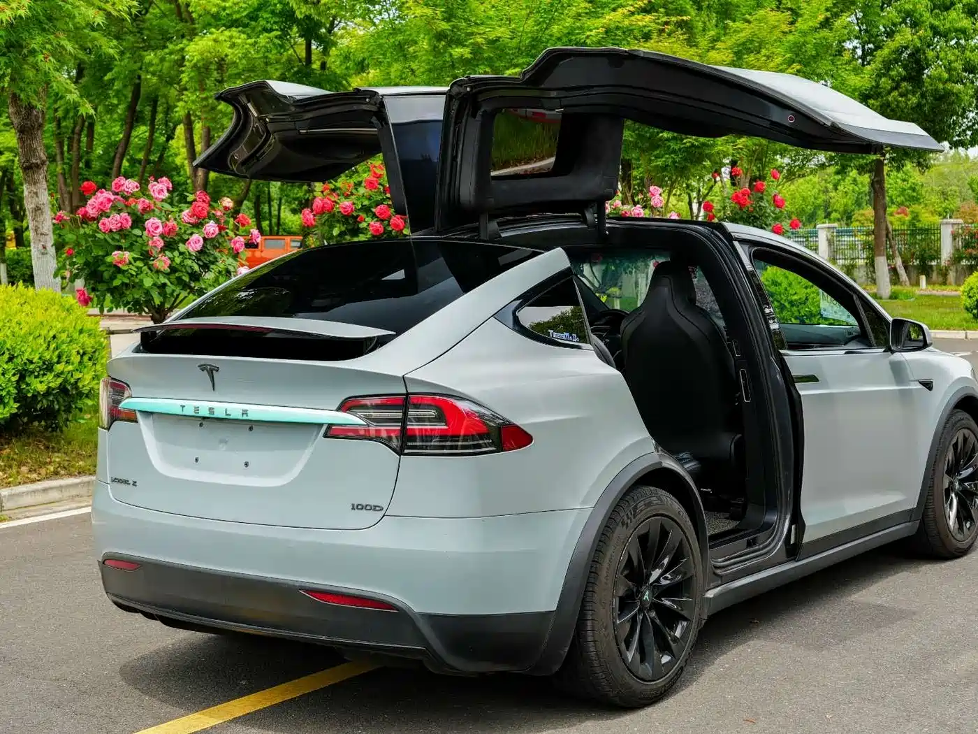 TESLA MODEL X