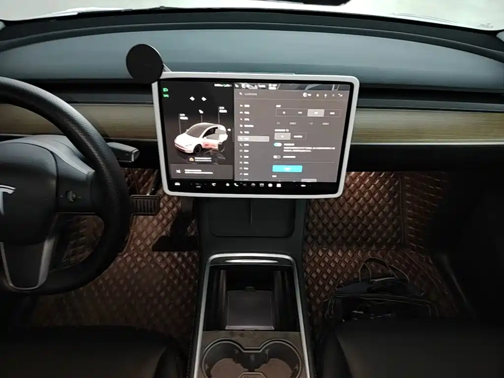 Фото 13 - Tesla Model Y