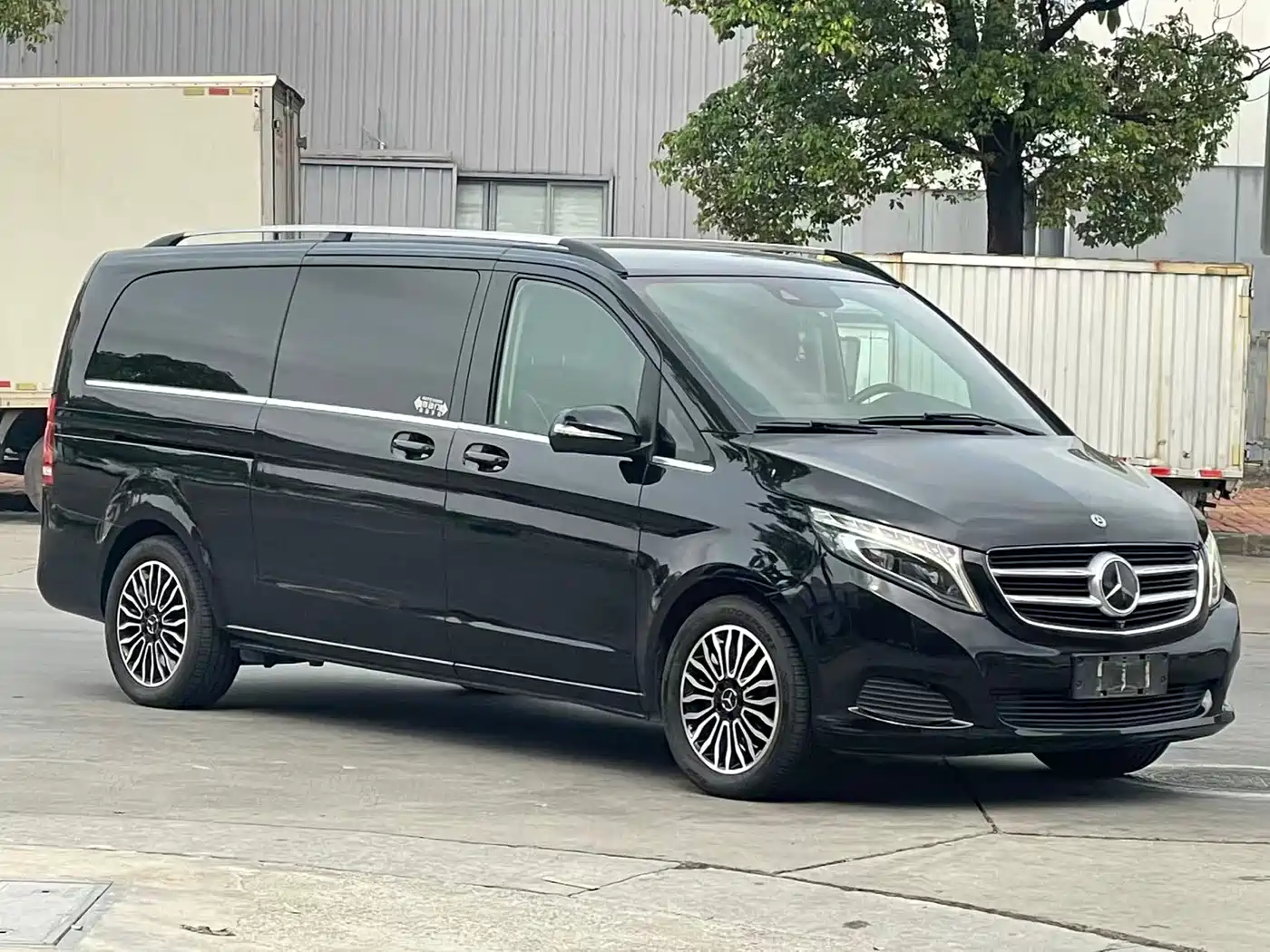 Mercedes-Benz V-Class 2017 Model V 260 L Premium Extended Edition фото 3