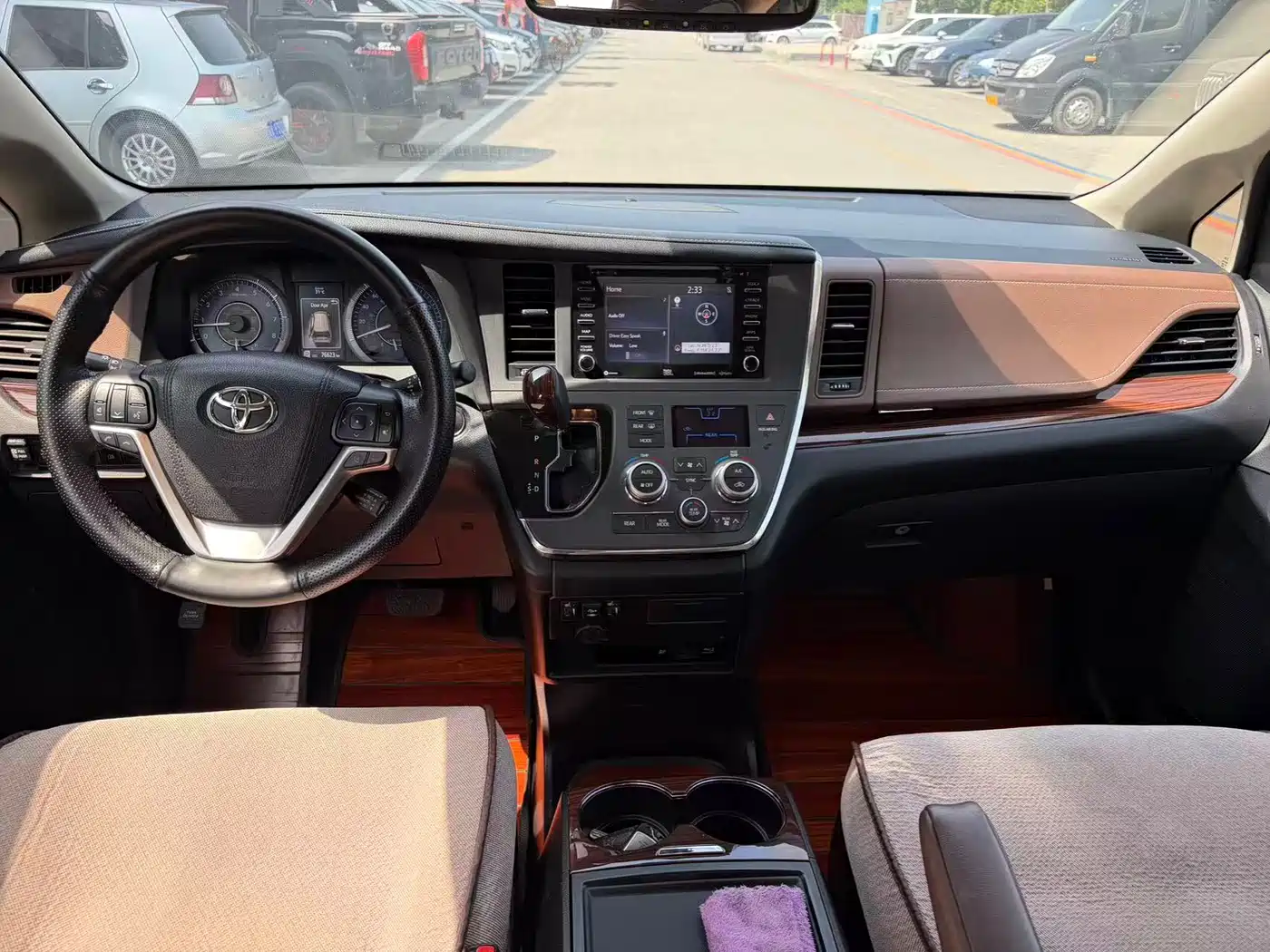 Toyota Sienna 2015 3.5L 4WD L фото 9