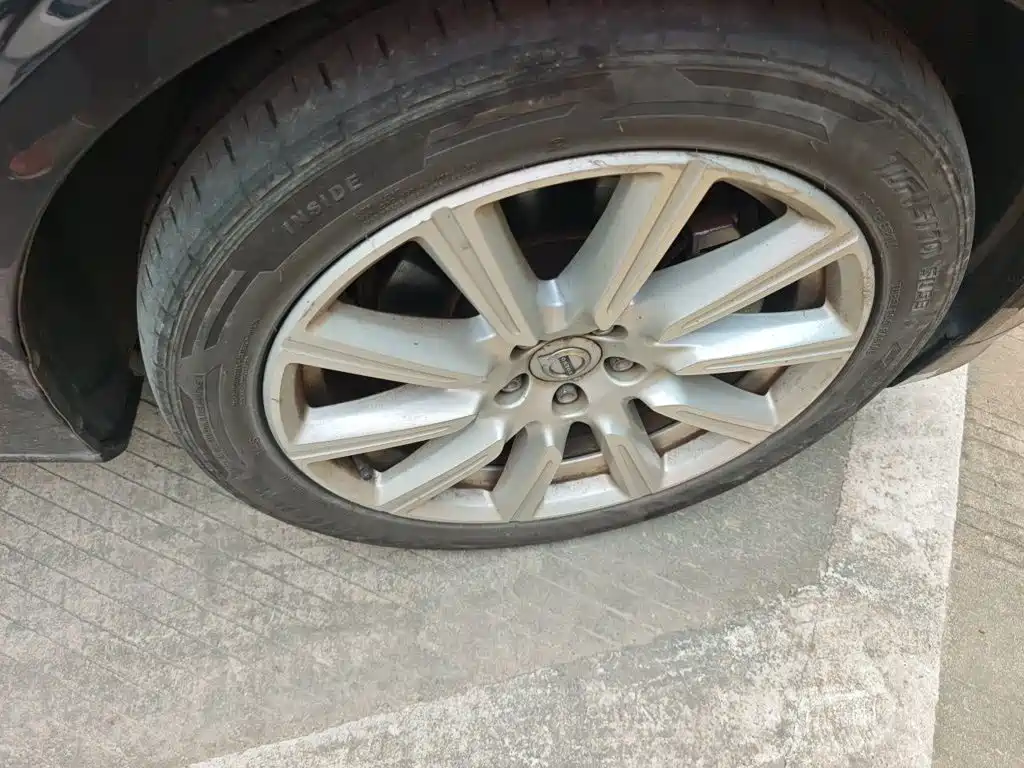 Фото 8 - Volvo S90