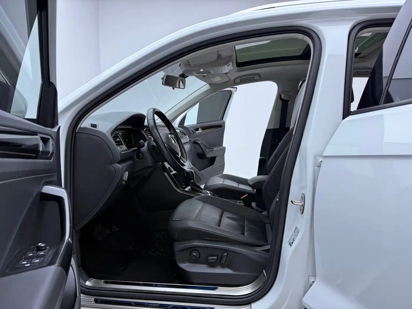 VOLKSWAGEN T ROC EXPLORING SONGS