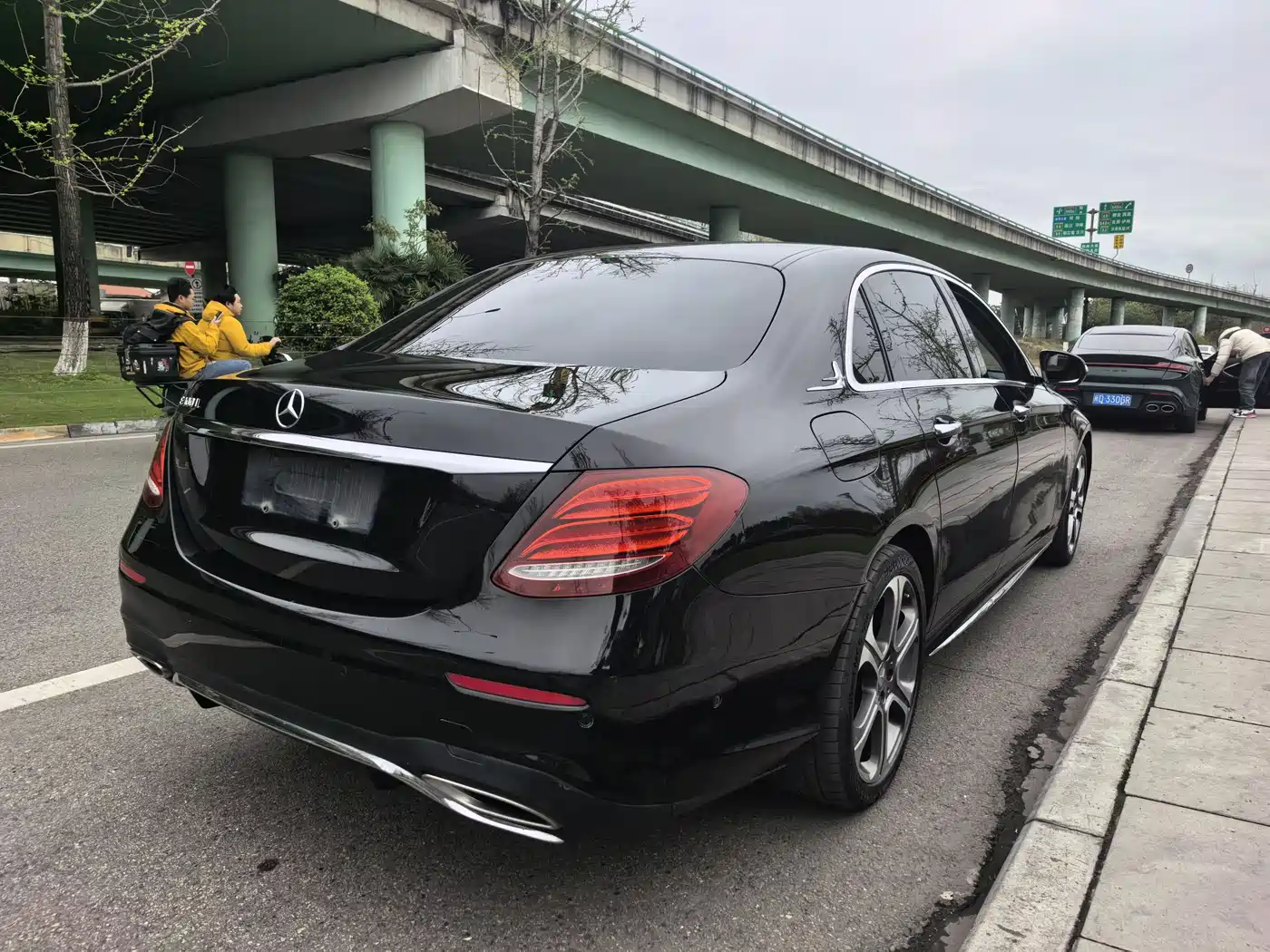 Mercedes-Benz E-Class 2016 E 300 L Sport Fashion Type фото 15