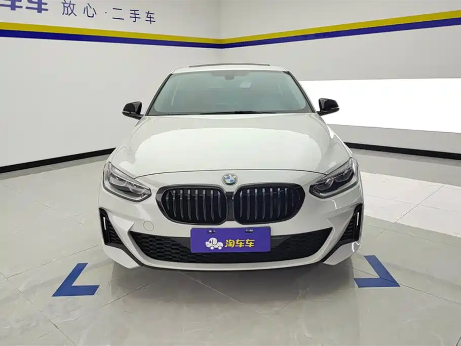 BMW 1 Series 2022 125i M Sport Shadow Edition фото 2