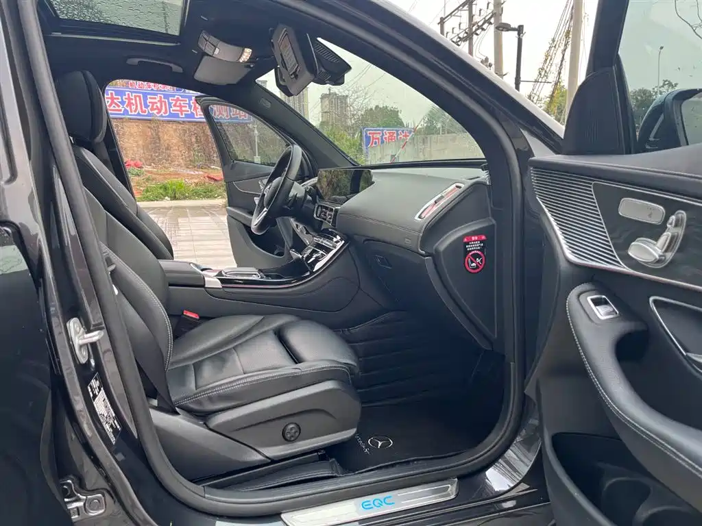 MERCEDES-BENZ EQC