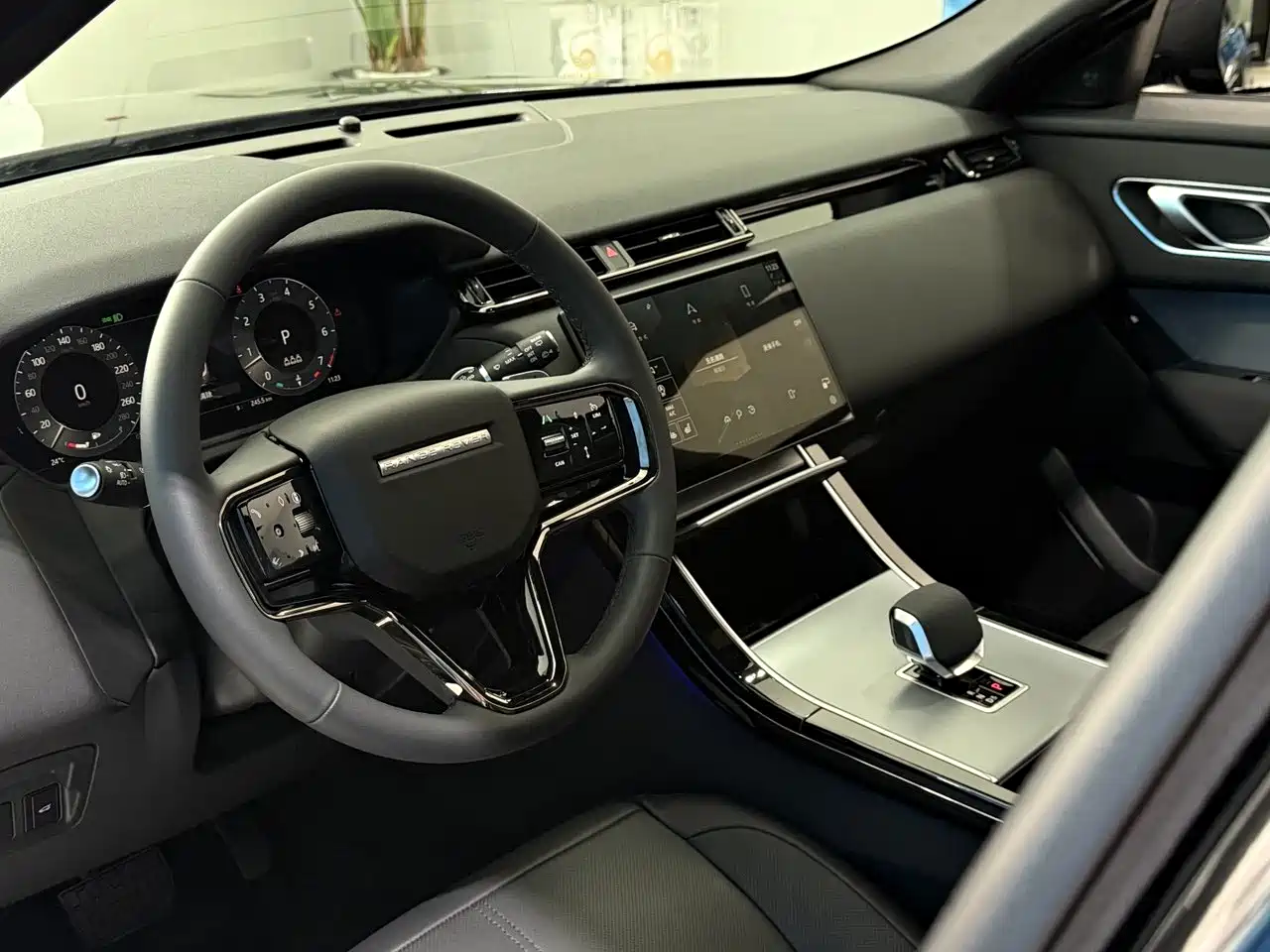 Land Rover Range Rover Velar 2025 S фото 11