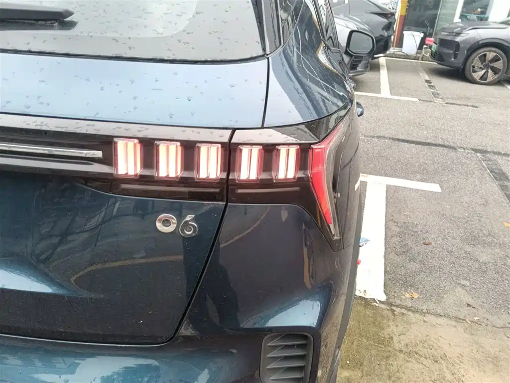 Lynk & Co 06 2020 1.5T Halo фото 8