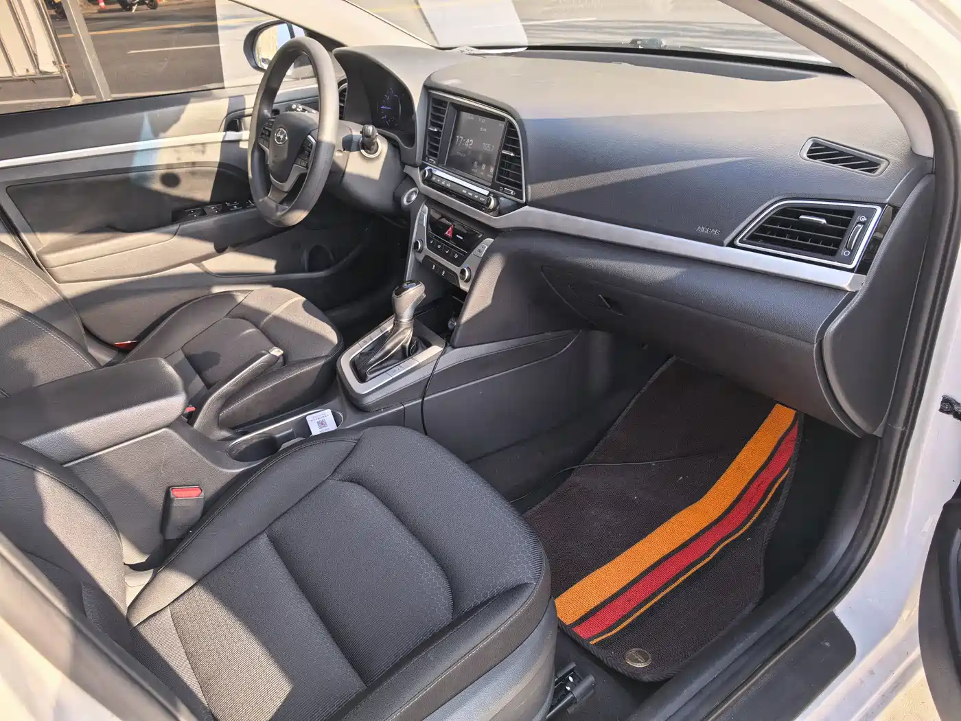 Hyundai Elantra 2018 1.6L Automatic 15th Anniversary Special Edition фото 10