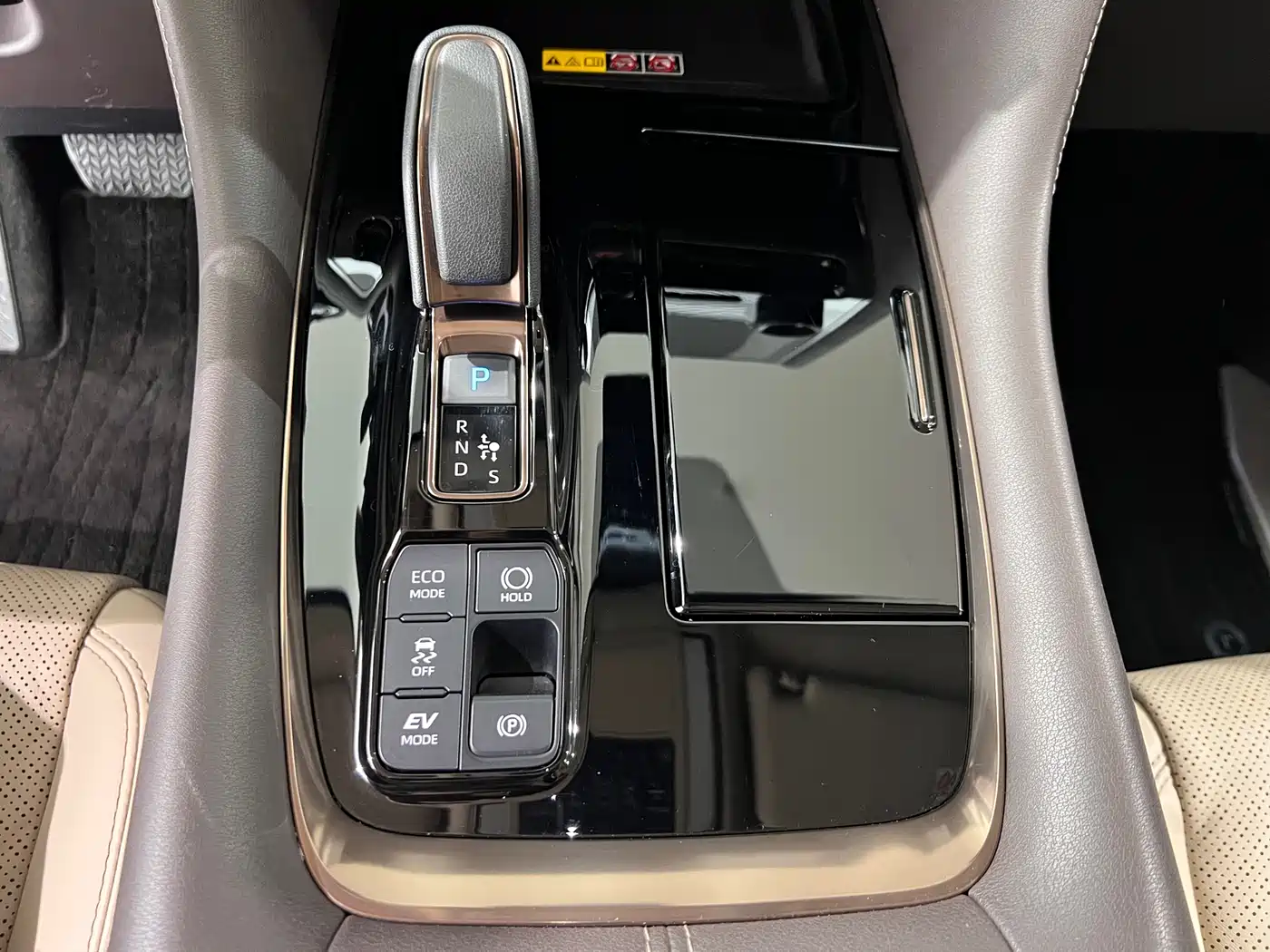 Toyota Vellfire 2024 Crown Hybrid 2.5L Executive Premium Edition фото 24