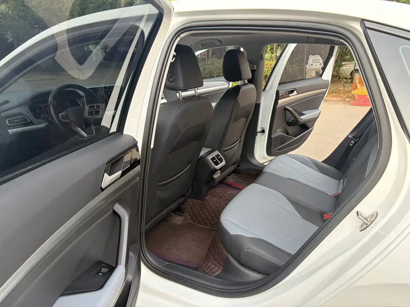 Volkswagen Lavida 2023 Facelift 1.5L Auto Starlight 5 Million Edition фото 6