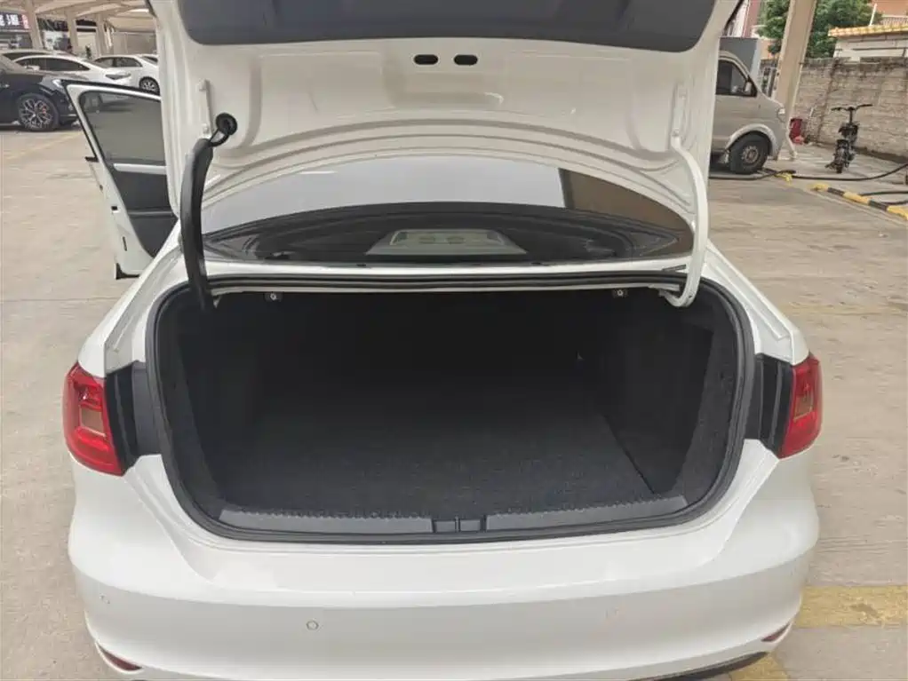 Volkswagen Sagitar 2014 Facelift 1.4TSI Automatic Luxury фото 8
