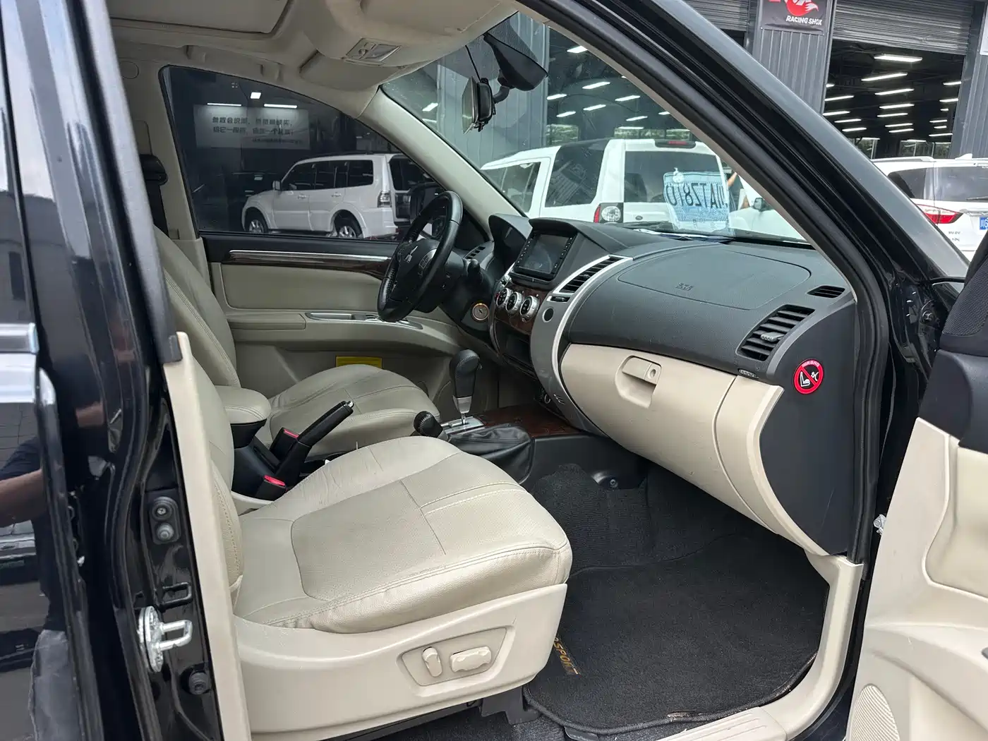 Mitsubishi Pajero Sport 2013 3.0L Automatic 4WD Flagship фото 9
