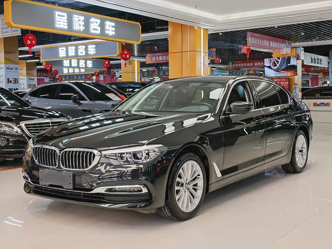 BMW 5 Series 2019 525Li Luxury Package