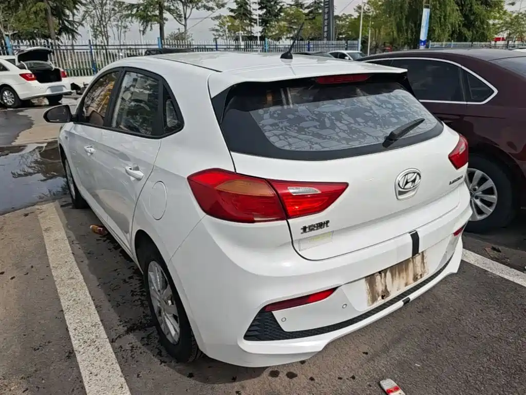 Hyundai Verna RV 2017 1.4L Manual Cool Edition GLS China V фото 23