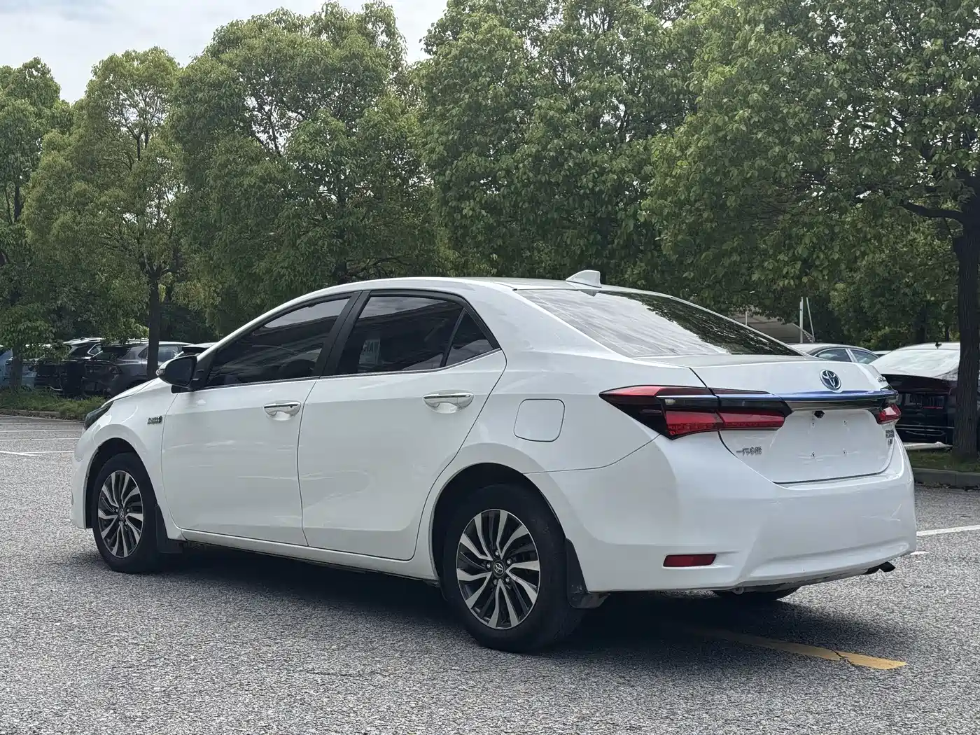 Toyota Corolla Twin Engine E+ 2020 1.8L E-CVT Comfort Edition фото 13