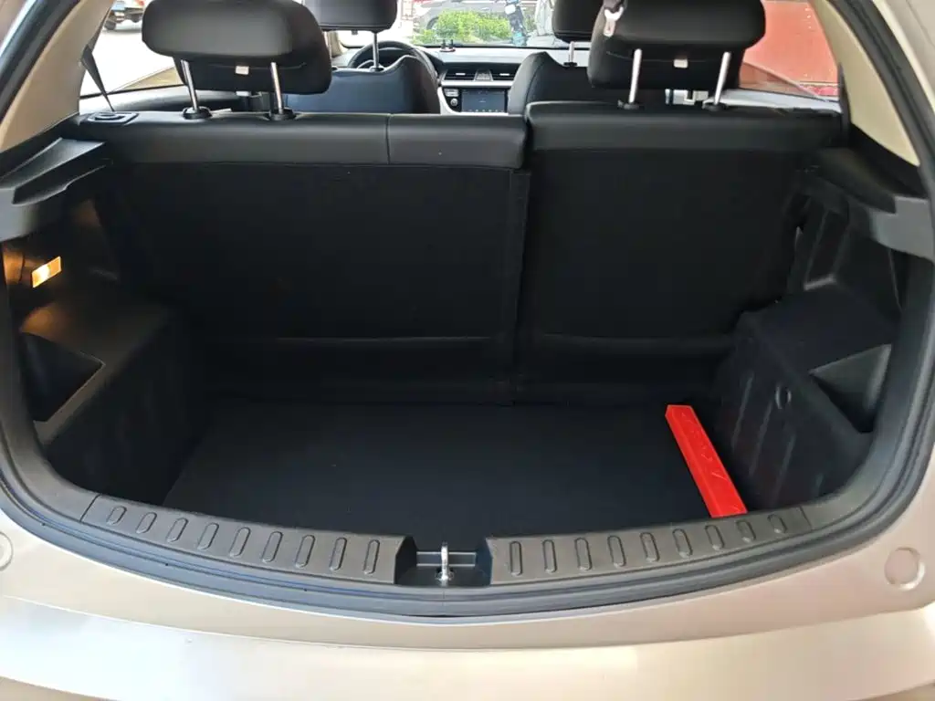 Фото 19 - Geely Vision X3