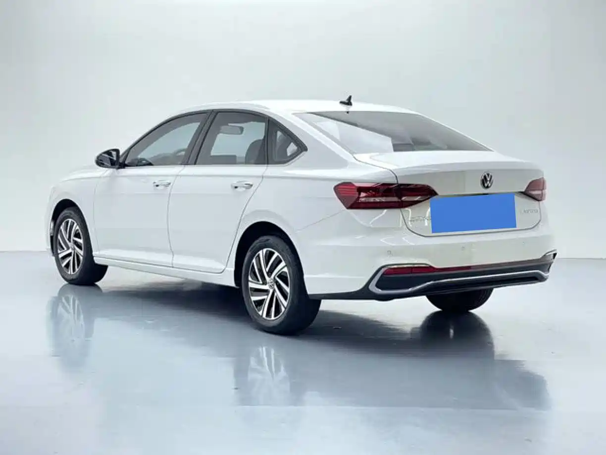 Volkswagen Lavida 2023 1.5L Auto Five Million Edition фото 6