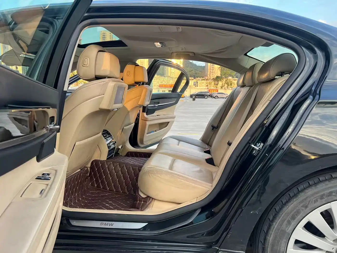 Фото 12 - BMW 7 Series