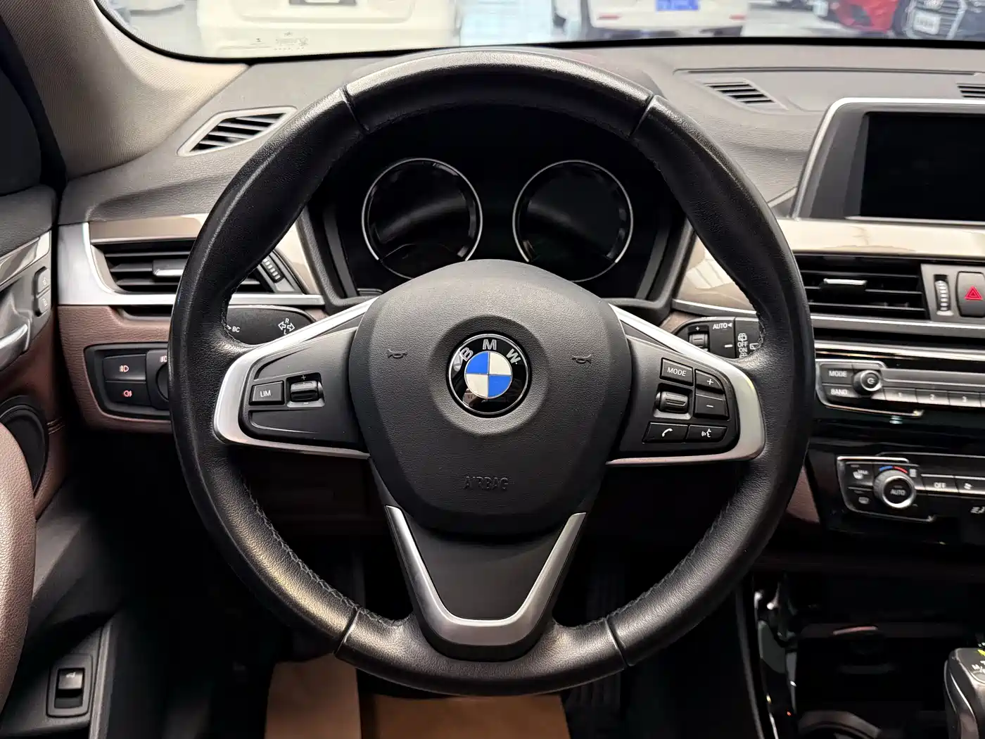 BMW X1 2019 sDrive18Li Premium Model фото 11
