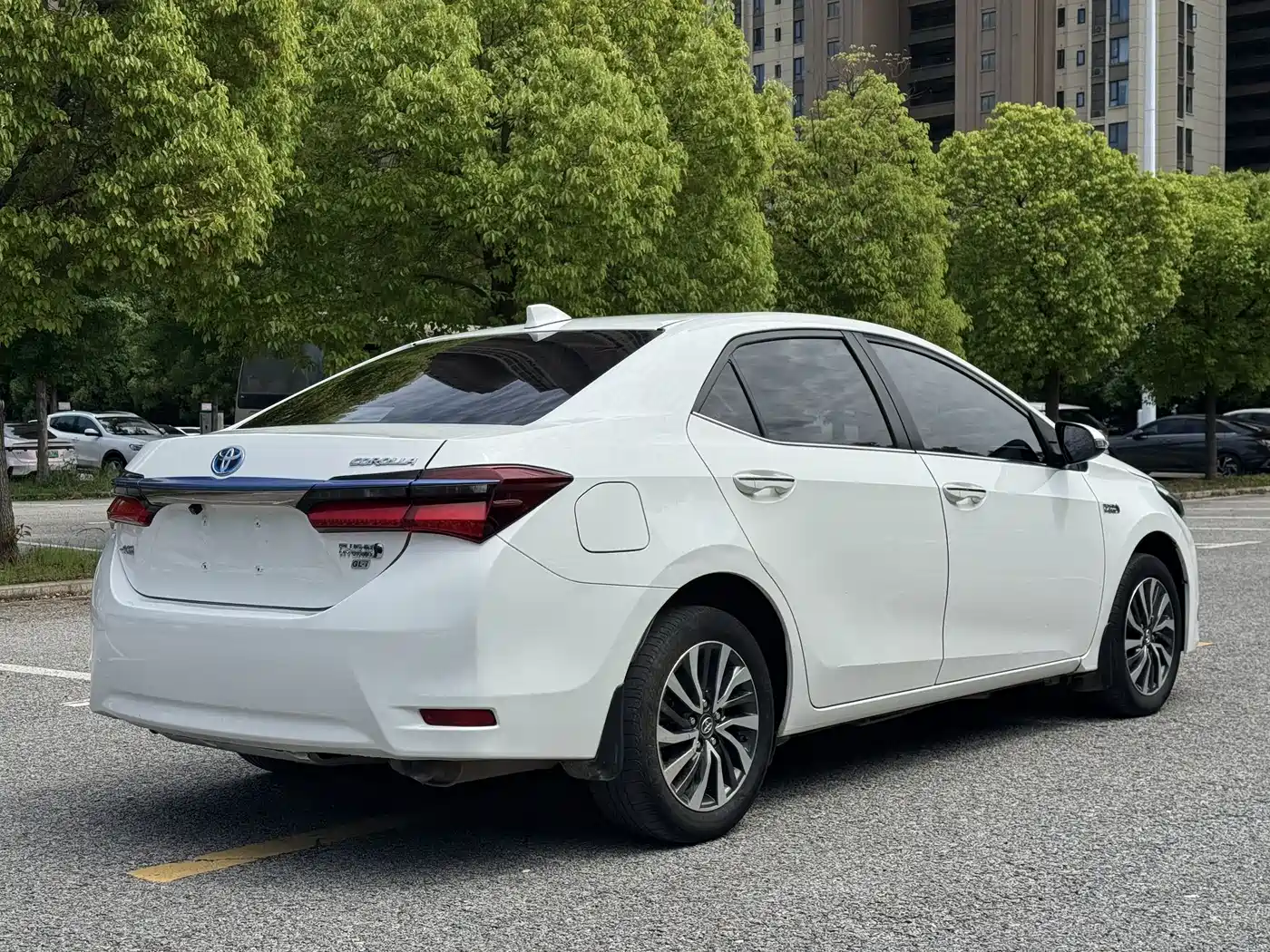Toyota Corolla Twin Engine E+ 2020 1.8L E-CVT Comfort Edition фото 11