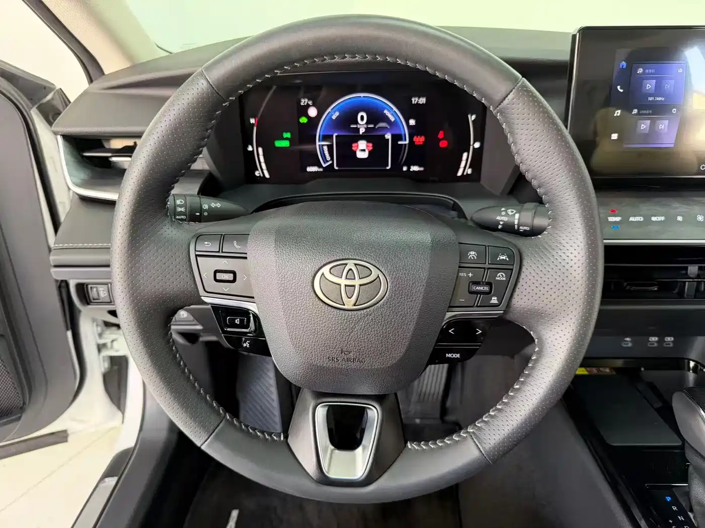Toyota Camry 2024 Hybrid 2.0HGVP Luxury Edition фото 12