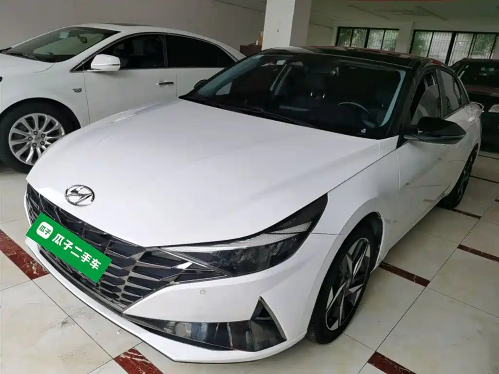 Hyundai Elantra 2021 1.5L CVT LUX Premium Edition
