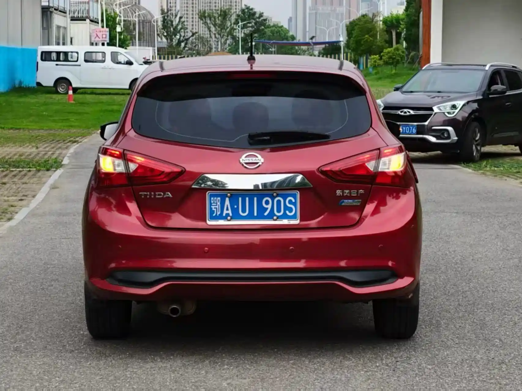 Photo 8 - Nissan Tiida