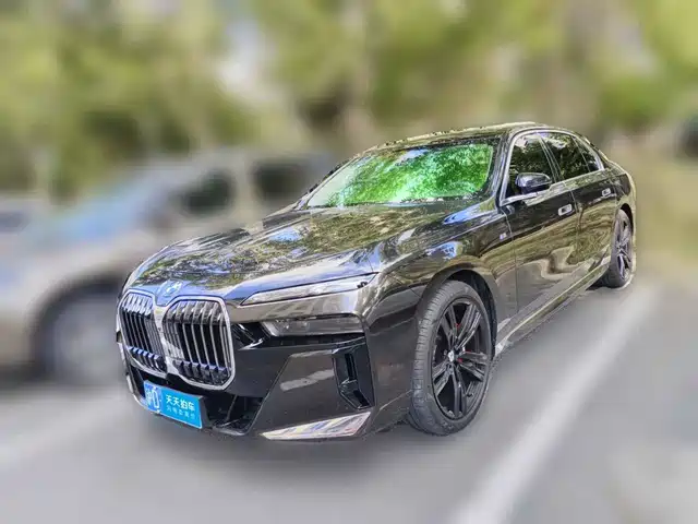 BMW 7 Series 2023 Model 740Li Leading M Sport Package — фото 1