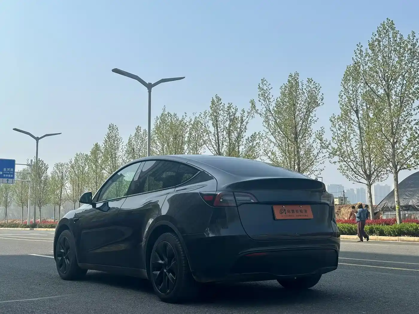 TESLA MODEL Y
