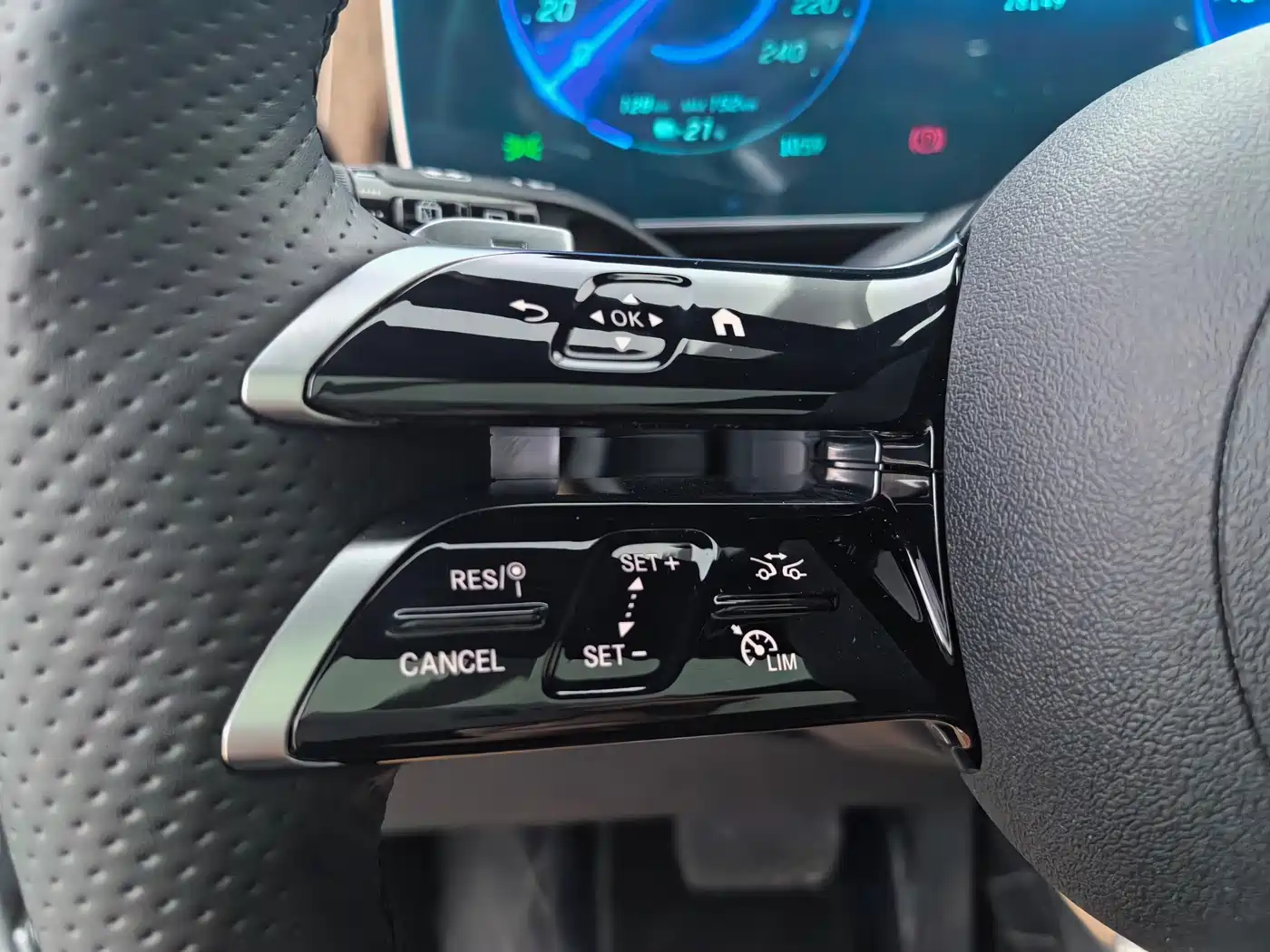 Mercedes-Benz EQE SUV 2023 350 4MATIC Luxury Edition фото 27