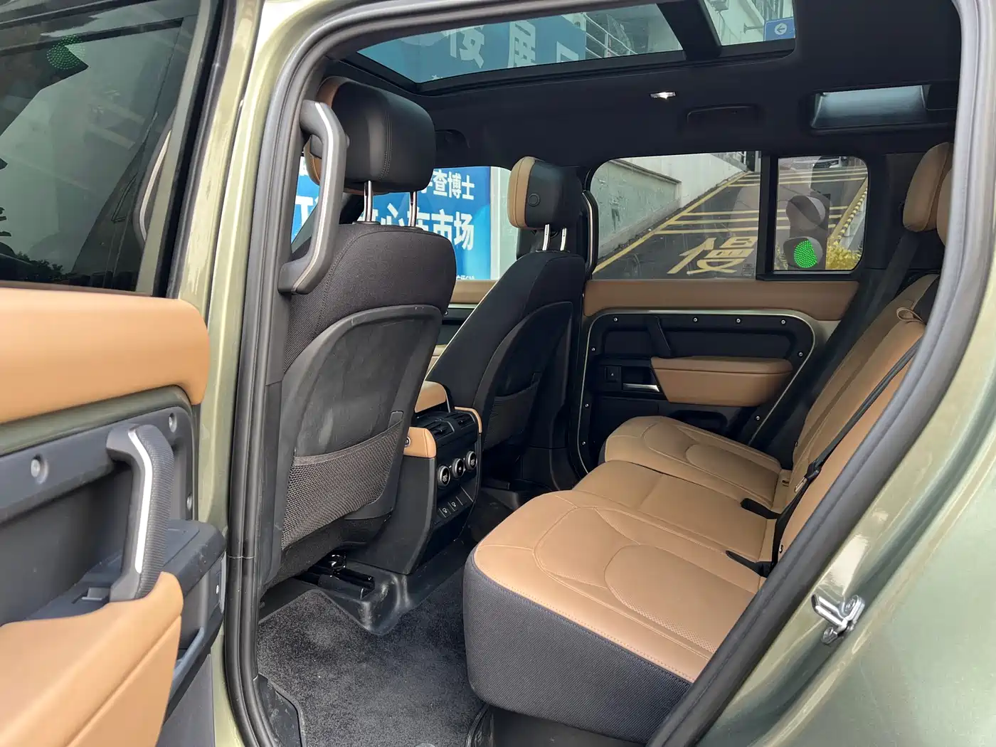 Land Rover Defender 2025 110 3.0T P400 -Dynamic HSE фото 13